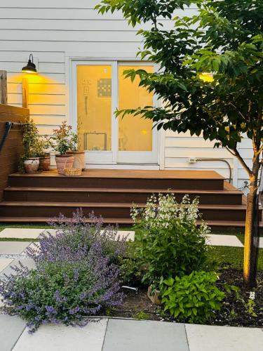 Designer cozy 1 private bedroom w full bath & yard 20 min to nyc in Harrison (NJ) Designer cozy 1 private bedroom w full bath & yard 20 min to nyc in Harrison (NJ)