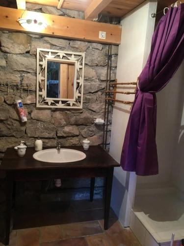 Fürdőszoba, Maison avec balcon à Borne, 70 m², 5 personnes avec jardin (Maison avec balcon a Borne, 70 m², 5 personnes avec jardin) in Thueyts Fürdőszoba, Maison avec balcon à Borne, 70 m², 5 personnes avec jardin (Maison avec balcon a Borne, 70 m², 5 personnes avec jardin) in Thueyts