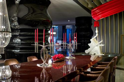 Pub/Hol, Sofitel Kunming in Kunming Pub/Hol, Sofitel Kunming in Kunming