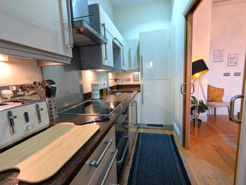 Luxury 2 Bed Apt, Sleeps 4, Secure PRKG-1 Car, Ascot Racecourse 5min walk, Legoland & Lapland 8mins, in Ascot Luxury 2 Bed Apt, Sleeps 4, Secure PRKG-1 Car, Ascot Racecourse 5min walk, Legoland & Lapland 8mins, in Ascot