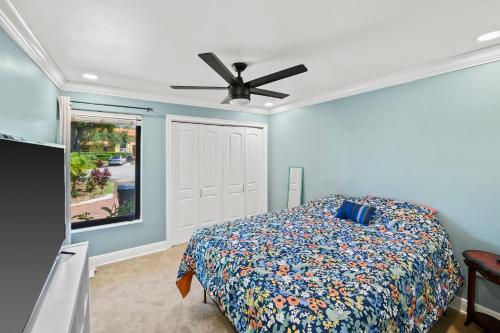Guestroom, Luxury Queen Room, Free Car Service, Walk to UM! in South Miami Guestroom, Luxury Queen Room, Free Car Service, Walk to UM! in South Miami