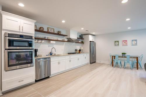 Modern 2BR Retreat Near Emory & Downtown ATL in Embry Hills Modern 2BR Retreat Near Emory & Downtown ATL in Embry Hills