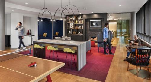 صالة مشتركة/ منطقة التلفزيون, Modern Apt In Kendall Square in Mit صالة مشتركة/ منطقة التلفزيون, Modern Apt In Kendall Square in Mit