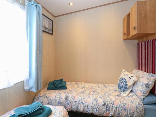 Seashell Lodge, 50 Foxburrow Hang