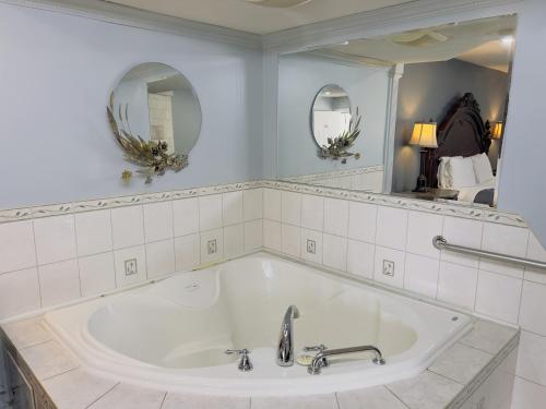 First Canada Hotel Cornwall Hwy 401 ON in Cornwall (Ontario) First Canada Hotel Cornwall Hwy 401 ON in Cornwall (Ontario)