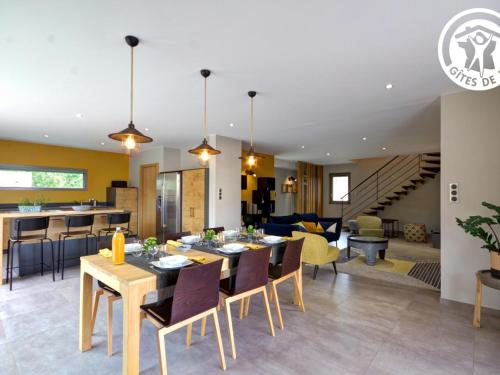 Gite moderne avec jardin, etang, terrasses et confort tout inclus a Montbrison - FR-1-496-157 in Montbrison Gite moderne avec jardin, etang, terrasses et confort tout inclus a Montbrison - FR-1-496-157 in Montbrison