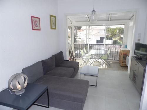 Studio mezzanine, 4 couchages, 1er etage, parking prive, a 700 m des commerces, Grau d'Agde - FR-1-4 in Le Grau d'Agde Studio mezzanine, 4 couchages, 1er etage, parking prive, a 700 m des commerces, Grau d'Agde - FR-1-4 in Le Grau d'Agde
