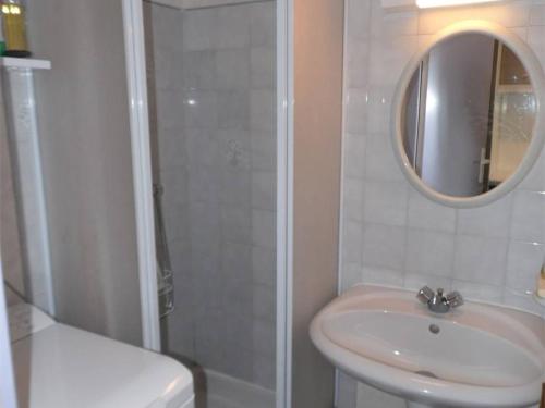 Studio mezzanine, 4 couchages, 1er etage, parking prive, a 700 m des commerces, Grau d'Agde - FR-1-4 in Le Grau d'Agde Studio mezzanine, 4 couchages, 1er etage, parking prive, a 700 m des commerces, Grau d'Agde - FR-1-4 in Le Grau d'Agde