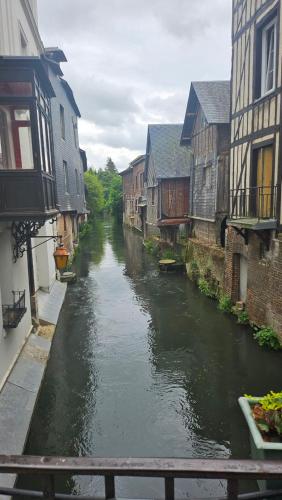 L alauda in Bourg-Achard L alauda in Bourg-Achard