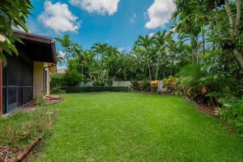 Garden, Large Private Room, Free Car Service, Walk to UM! in South Miami Garden, Large Private Room, Free Car Service, Walk to UM! in South Miami