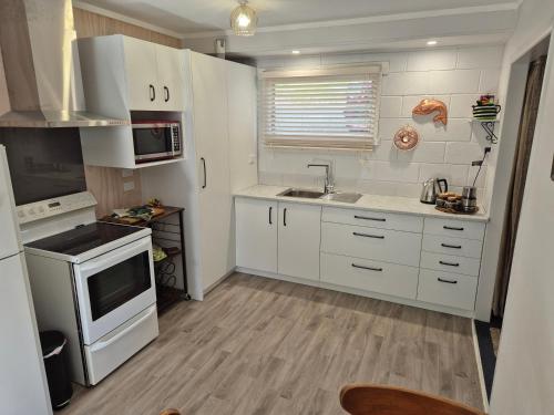 Bonnie Doon on the Thames coast in Thames Bonnie Doon on the Thames coast in Thames