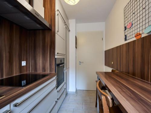 مطبخ, seeglueck UFERTRAUM - Stilvolle Ferienwohnung direkt am Seerhein mit Parkplatz in zentraler Lage von in Petershausen West مطبخ, seeglueck UFERTRAUM - Stilvolle Ferienwohnung direkt am Seerhein mit Parkplatz in zentraler Lage von in Petershausen West