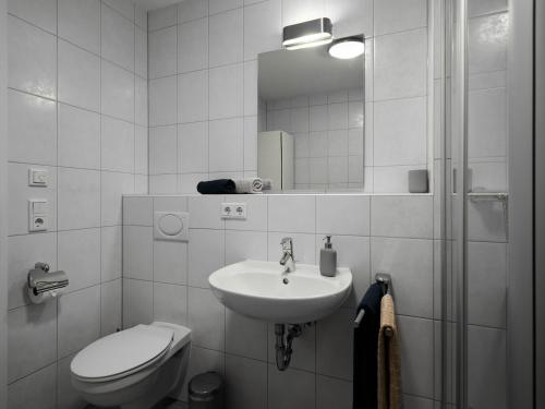حمام, seeglueck UFERTRAUM - Stilvolle Ferienwohnung direkt am Seerhein mit Parkplatz in zentraler Lage von in Petershausen West حمام, seeglueck UFERTRAUM - Stilvolle Ferienwohnung direkt am Seerhein mit Parkplatz in zentraler Lage von in Petershausen West