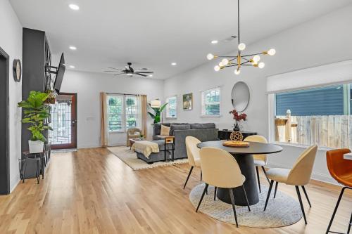Stylish Bungalow Near BeltLine & Breweries bungalow in Pittsburgh Stylish Bungalow Near BeltLine & Breweries bungalow in Pittsburgh