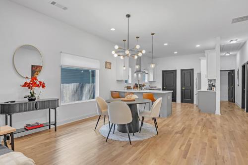 Stylish Bungalow Near BeltLine & Breweries bungalow in Pittsburgh Stylish Bungalow Near BeltLine & Breweries bungalow in Pittsburgh