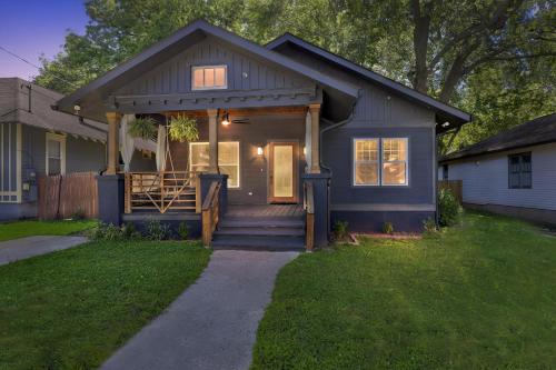 Stylish Bungalow Near BeltLine & Breweries bungalow in Pittsburgh Stylish Bungalow Near BeltLine & Breweries bungalow in Pittsburgh