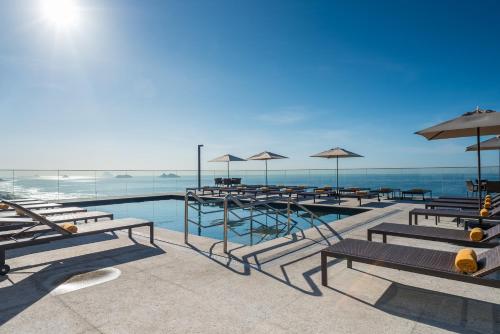 Swimming pool, Windsor Marapendi Hotel in Barra da Tijuc Swimming pool, Windsor Marapendi Hotel in Barra da Tijuc