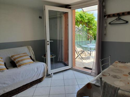 Appartement indépendant dans maison avec parking gratuit