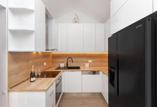 Konyha, Generous Seaview Apartment For 6 FraNiTo #1 in Zavrelje Konyha, Generous Seaview Apartment For 6 FraNiTo #1 in Zavrelje