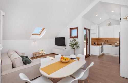 Létesítmények, Generous Seaview Apartment For 6 FraNiTo #1 in Zavrelje Létesítmények, Generous Seaview Apartment For 6 FraNiTo #1 in Zavrelje