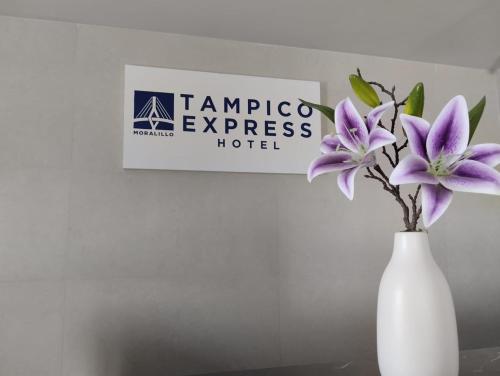 HOTEL TAMPICO EXPRESS MORALILLO in Tampico HOTEL TAMPICO EXPRESS MORALILLO in Tampico