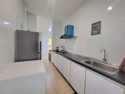 Kitchen, Roxy Hotel & Apartments in Kuching Kitchen, Roxy Hotel & Apartments in Kuching