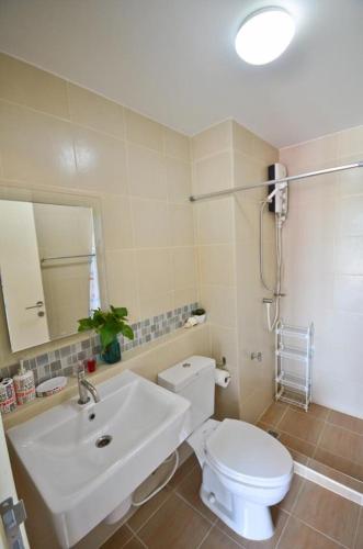 This photo about Cozy Sea View shared on HyHotel.com