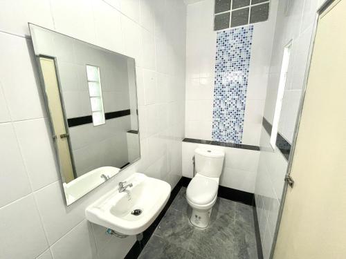 Bathroom, Krabi Rooms near Krabi Hospital Bathroom, Krabi Rooms near Krabi Hospital