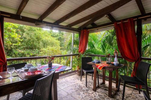Restaurant, Hibiscus Valley Inn in Marigot Restaurant, Hibiscus Valley Inn in Marigot
