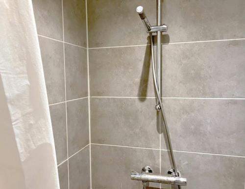 Shower, Spacious Apartment for 7 in Gellerupparken in Aabyhoj Shower, Spacious Apartment for 7 in Gellerupparken in Aabyhoj