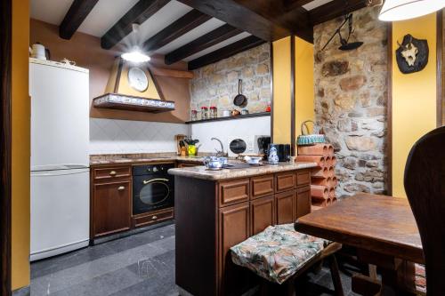 Konyha, 100 négyzetméteres stúdió Ház 3 fürdőszobával Villamorey területén (Casa de aldea El Torrexon) in Rioseco Konyha, 100 négyzetméteres stúdió Ház 3 fürdőszobával Villamorey területén (Casa de aldea El Torrexon) in Rioseco