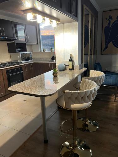 Quito Skyline Suite Panorámica 1303 -Luxury Stay (Quito Skyline Suite Panoramica 1303 -Luxury Stay) in ลา ฟลอเรสตา Quito Skyline Suite Panorámica 1303 -Luxury Stay (Quito Skyline Suite Panoramica 1303 -Luxury Stay) in ลา ฟลอเรสตา