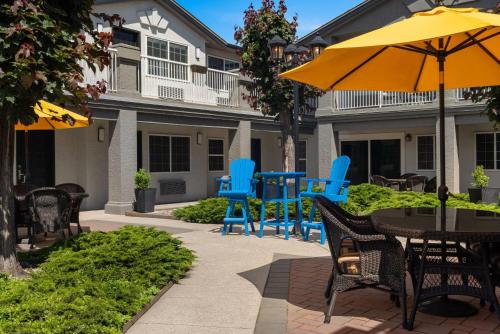 酒吧/休闲厅, 基洛纳戴斯酒店 (Days Inn by Wyndham Kelowna) in 基洛那(BC) 酒吧/休闲厅, 基洛纳戴斯酒店 (Days Inn by Wyndham Kelowna) in 基洛那(BC)