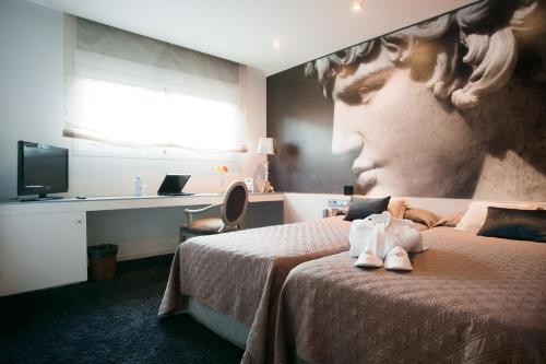 This photo about Globales Acis y Galatea shared on HyHotel.com