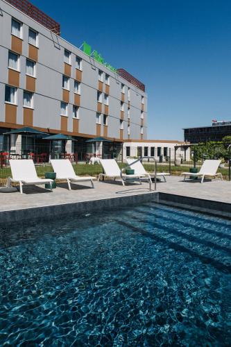 Úszómedence, Ibis Styles Dijon Nord Valmy in Dijon Úszómedence, Ibis Styles Dijon Nord Valmy in Dijon