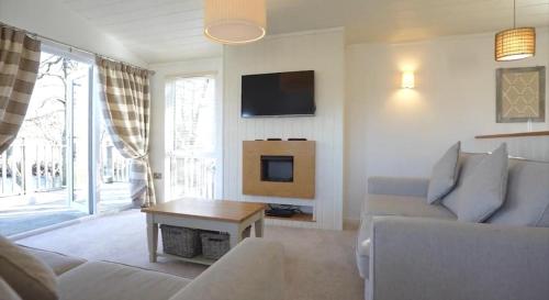 Luxurious Riverside Lodge - 'The Ardle' in Crieff Luxurious Riverside Lodge - 'The Ardle' in Crieff