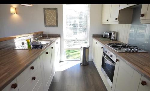 Luxurious Riverside Lodge - 'The Ardle' in Crieff Luxurious Riverside Lodge - 'The Ardle' in Crieff