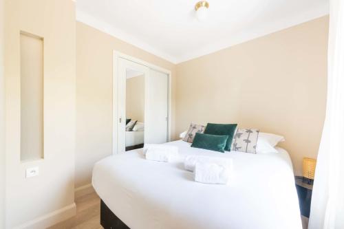 Cannes 1-Br Apartment Quiet Balcony