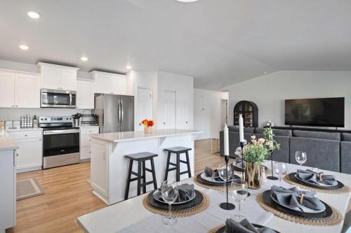 Big Lake Waterfront Retreat in Mount Vernon Big Lake Waterfront Retreat in Mount Vernon