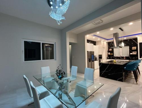 Zafira Luxe in Tortola Zafira Luxe in Tortola