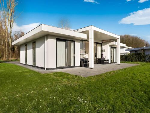Garden, Holiday Home in Zeewolde with Kayaks, cleaning included in Zeewolde Garden, Holiday Home in Zeewolde with Kayaks, cleaning included in Zeewolde