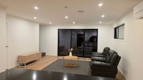 Relaxed Comfort new townhouse in Wallaceville in อัพเปอร์ ฮัท Relaxed Comfort new townhouse in Wallaceville in อัพเปอร์ ฮัท