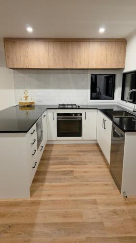 Relaxed Comfort new townhouse in Wallaceville in อัพเปอร์ ฮัท Relaxed Comfort new townhouse in Wallaceville in อัพเปอร์ ฮัท
