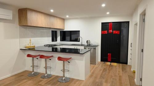 Relaxed Comfort new townhouse in Wallaceville in อัพเปอร์ ฮัท Relaxed Comfort new townhouse in Wallaceville in อัพเปอร์ ฮัท
