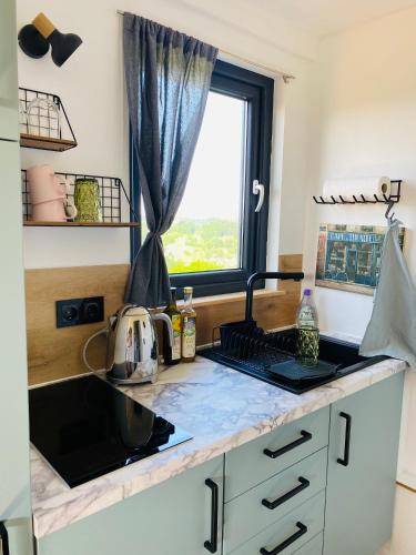 ห้องครัว, Relaxing Tiny House with a beautiful view over the hills in Zagorje in สเวติ คริซ ซาเชรตเย ห้องครัว, Relaxing Tiny House with a beautiful view over the hills in Zagorje in สเวติ คริซ ซาเชรตเย