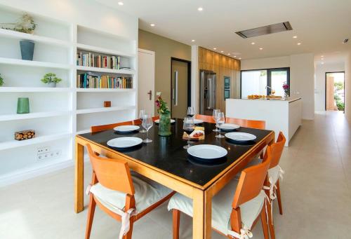 Villa New Rotes by Cabrera Homes in Las Rotas Beach Villa New Rotes by Cabrera Homes in Las Rotas Beach