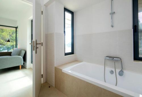 Villa New Rotes by Cabrera Homes in Las Rotas Beach Villa New Rotes by Cabrera Homes in Las Rotas Beach