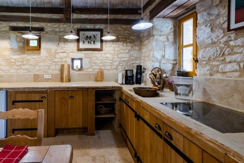 Kitchen, Chez Jacquou in Bouniagues Kitchen, Chez Jacquou in Bouniagues