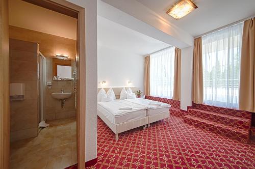 Ket Korona Konferencia es Wellness Hotel in Balatonszarszo Ket Korona Konferencia es Wellness Hotel in Balatonszarszo
