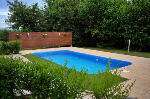 สระว่ายน้ำ, Annie in เลเซนเชโตไม สระว่ายน้ำ, Annie in เลเซนเชโตไม